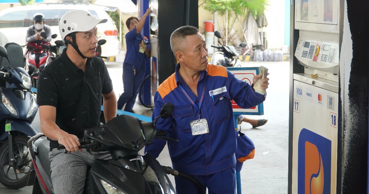 Người dân ở TPHCM nói muốn làm điều này khi giá xăng tăng mạnh