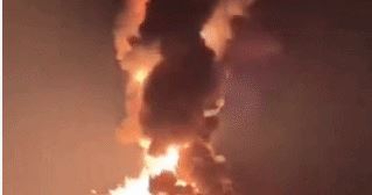 Báo Iran: Tàu chở dầu Mỹ bị tấn công, bốc cháy gần eo biển Hormuz