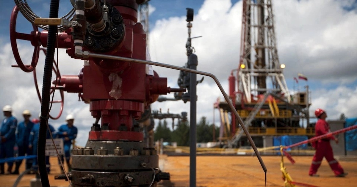 Mỹ nới lỏng trừng phạt Venezuela để kìm đà tăng giá dầu có gì mới?