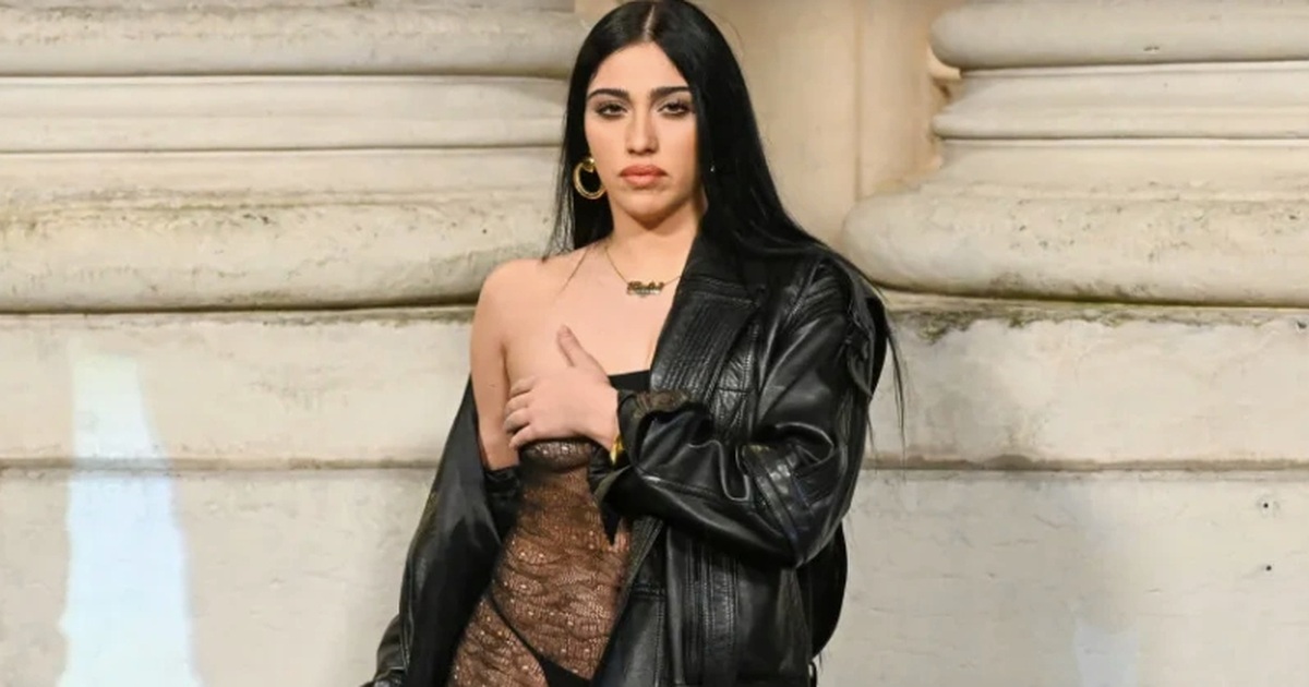 Mỹ nhân kế thừa phong cách thời trang hở bạo của Madonna