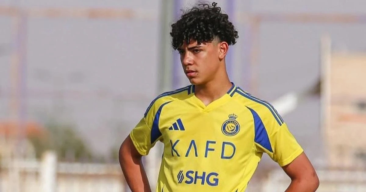 Con trai C.Ronaldo gây sốt khi nổi nóng giống hệt người bố nổi tiếng