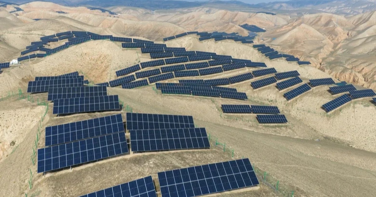 Trung Quốc hồi sinh sa mạc bằng các trang trại năng lượng mặt trời có gì mới?