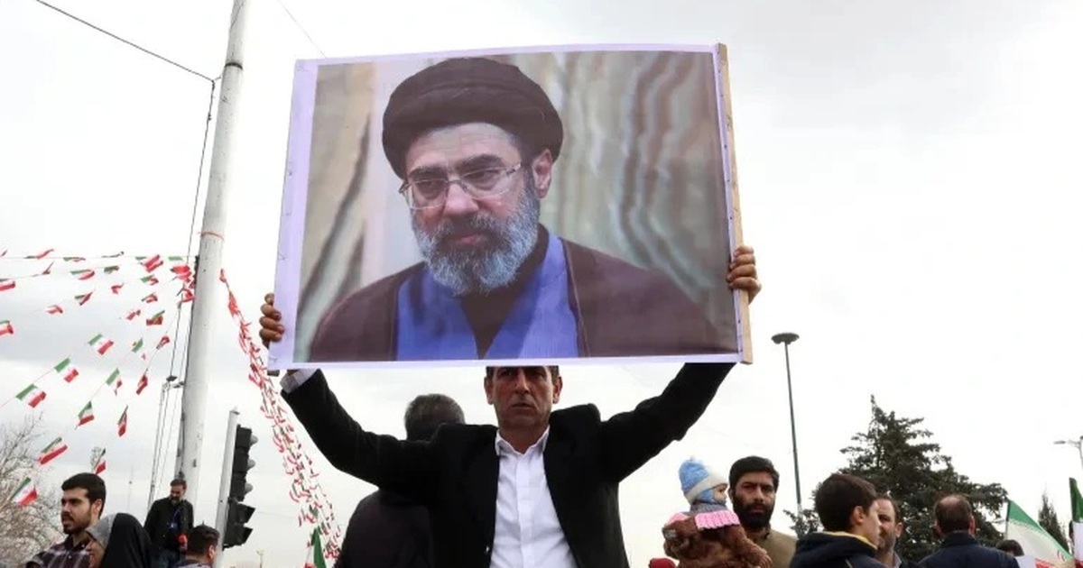 Chân dung Lãnh tụ Tối cao mới của Iran