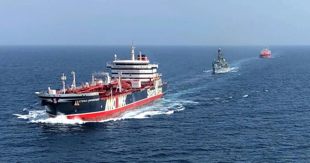 Tổng thống Trump cân nhắc kiểm soát eo biển Hormuz