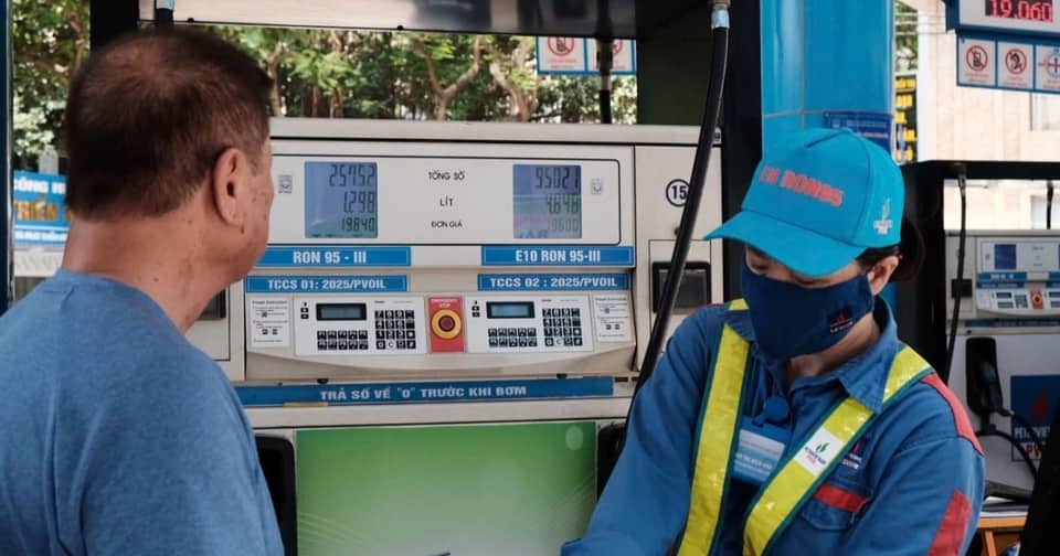 Thủ tướng yêu cầu đẩy nhanh bán xăng E10 ngay trong tháng 4 có gì mới?