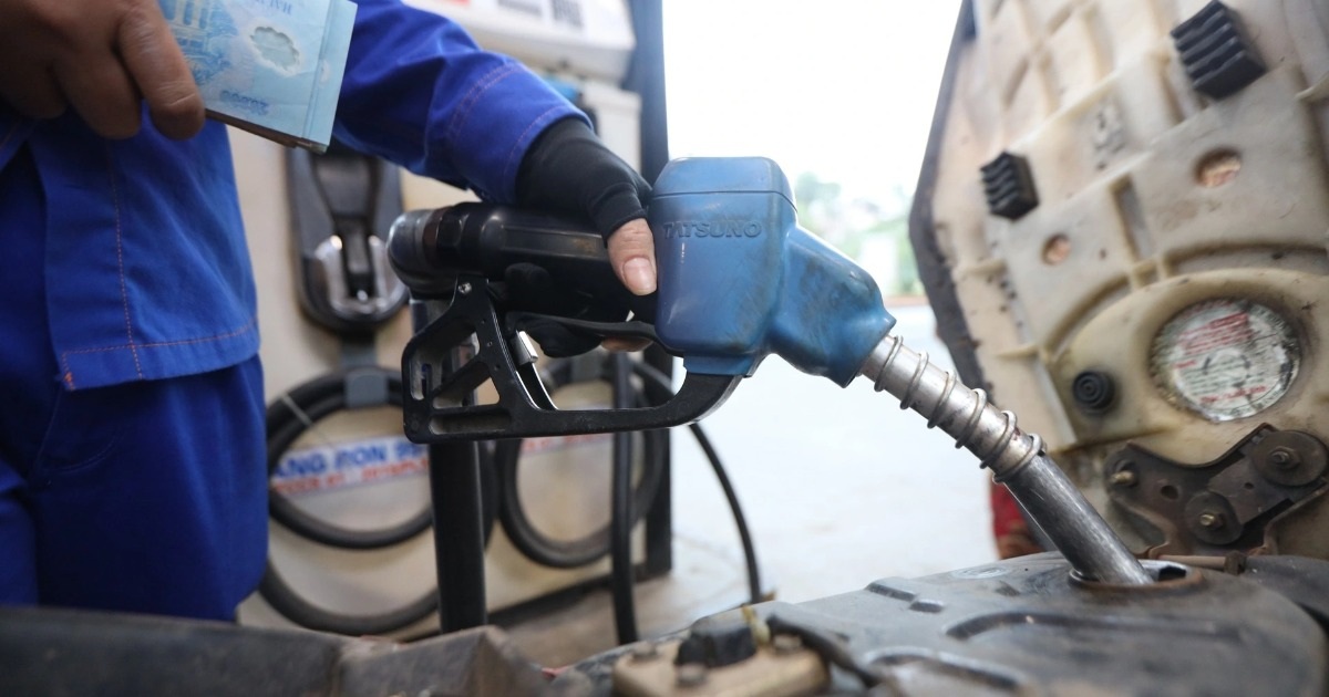 Giá xăng dầu tăng, RON 95 vượt 30.000 đồng/lít: Nguyên nhân do đâu?