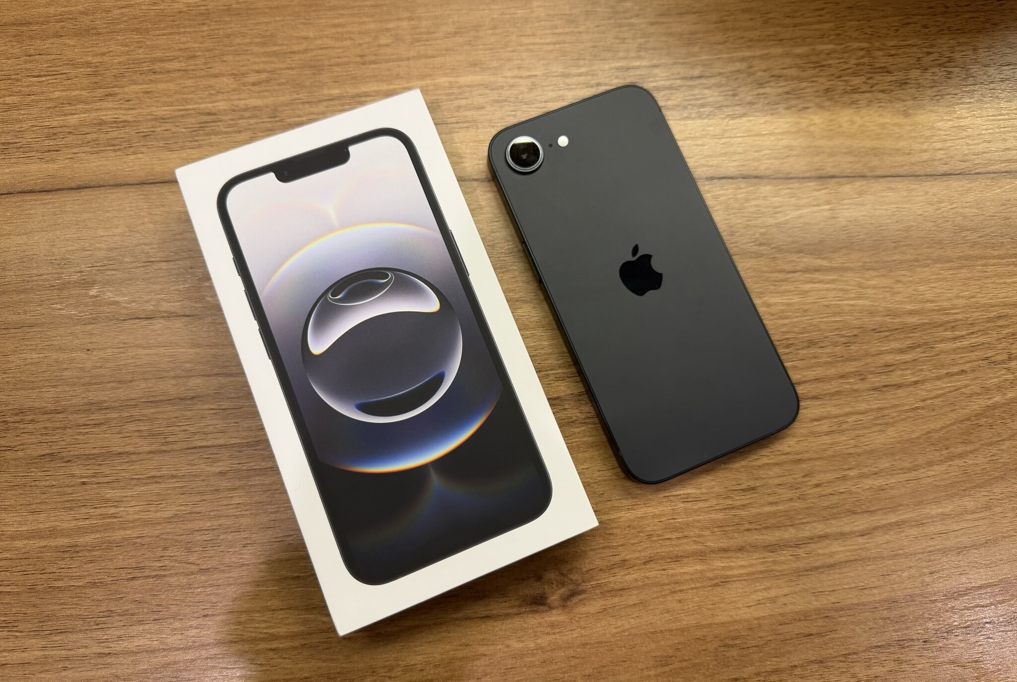 iPhone 16e - Quay trở lại với "đủ cơ bản"