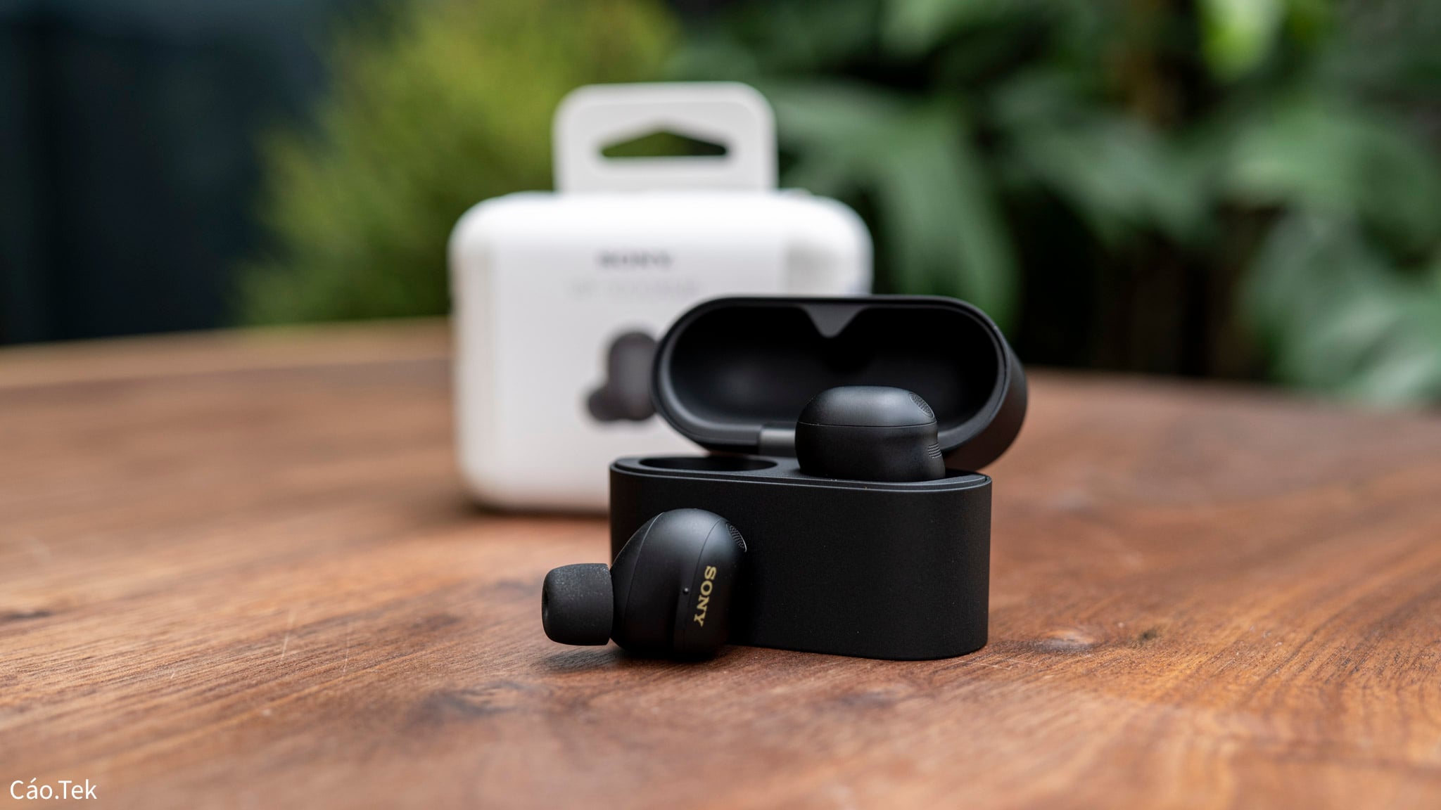 Mở hộp trên tay Sony WF-1000XM6: Thiết kế mới, đeo lâu không bí bách,?