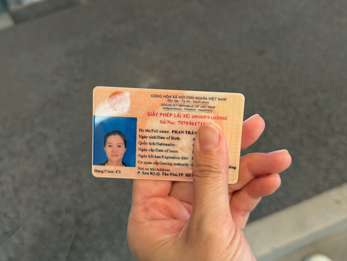 Vợ mình đã nhận được bằng lái cứng sau khi đổi online, anh em đã nhận chưa?